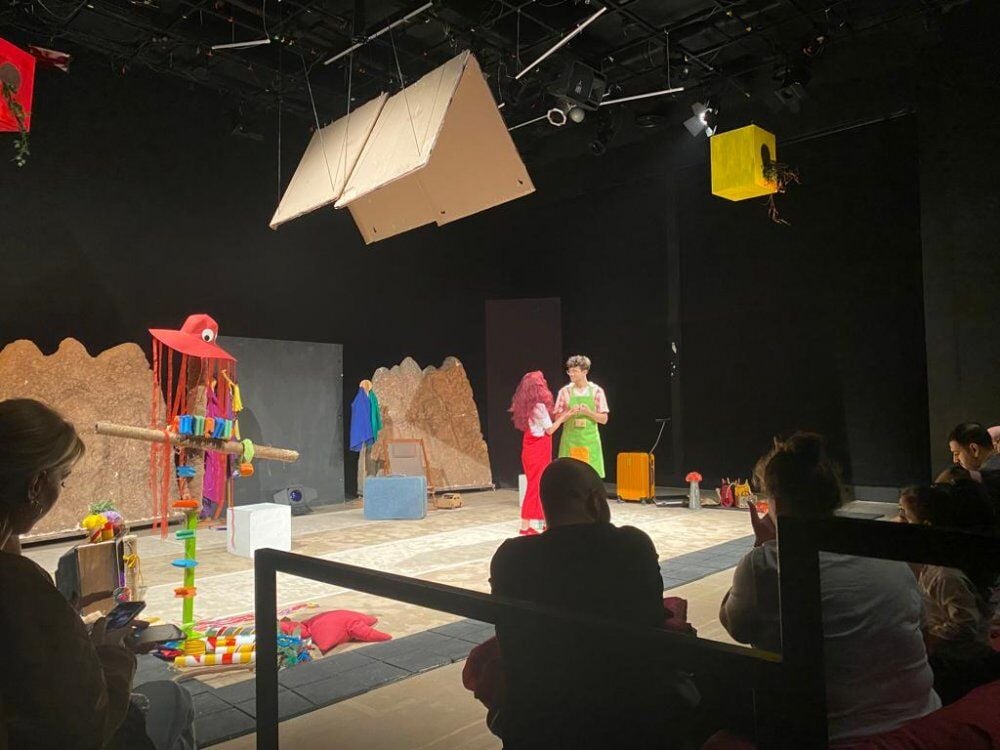 Kuşlara Fısıldayan Kız Hikayesi Tiyatro Sahnesine Taşındı