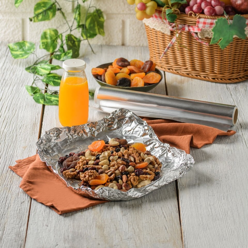 Koroplast Alüminyum Folyo 8 mt, Gıda Temasına Uygun, Kolay Yapışır Alüminyum Folyo, Tavuk, Izgara, Artan Yemekleri Saklamaya Uygun